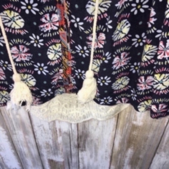 Umgee Embroidered Lace Back Blouse - Picture 4 of 6